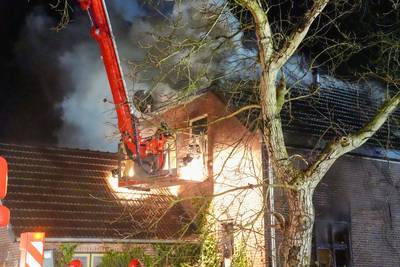 Uitslaande woningbrand in Helenaveen onder controle