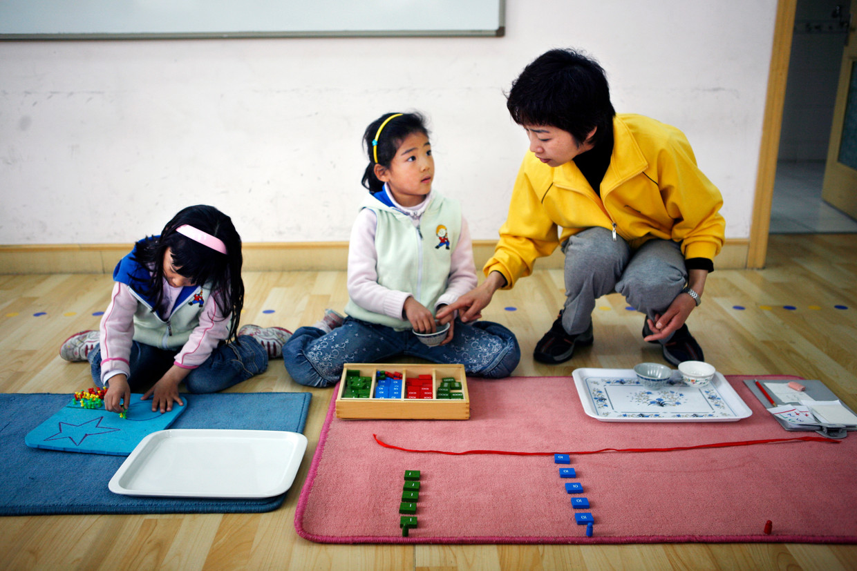Een basisschool met de Montessori-methode in Peking. Foto: Jurgen Caris, Trouw Beeld 