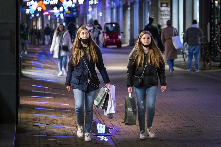 Live | Politie beëindigt illegale samenkomst van 65 mensen in Noord