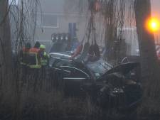 Taxi in sloot en natte voetsporen leiden agenten naar voorraadkast met stapels geld, 1,5 kilo coke én pistool