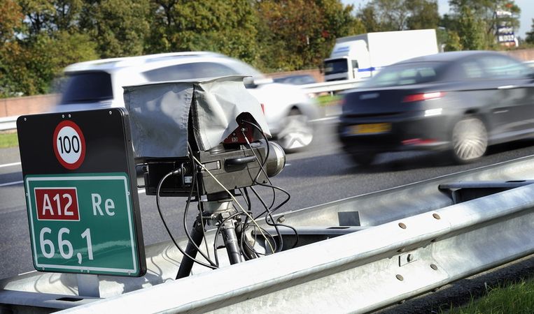 Groen rijdt links: elektrische autobezitter krijgt vaakst boete voor te ...