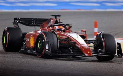 Ferrari boven in GP van Bahrein: Leclerc wint voor ploegmaat Sainz, meteen uppercut voor Verstappen