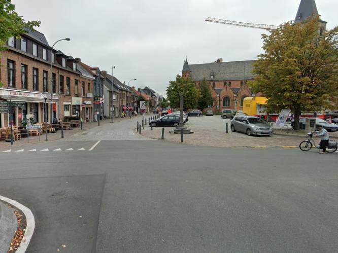 Bromfietser lichtgewond bij aanrijding op kruispunt Kerkstraat