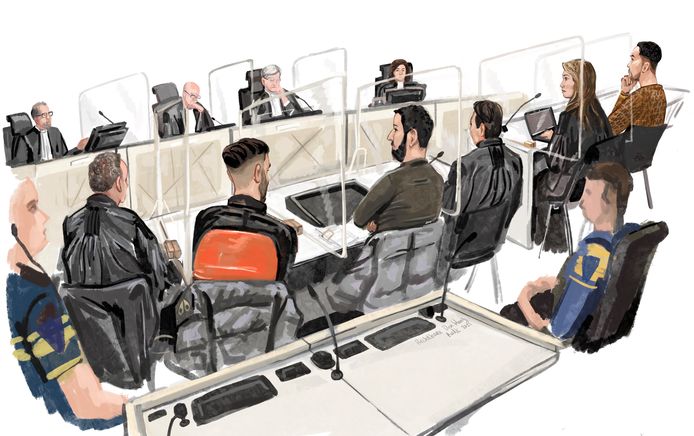 Twee Alphenaren (25 en 33) en een man uit Boskoop vormden volgens het Openbaar Ministerie (OM) een bende die zich vanuit loodsen in Nieuwerkerk en Bodegraven bezighield met het omkatten van auto's.