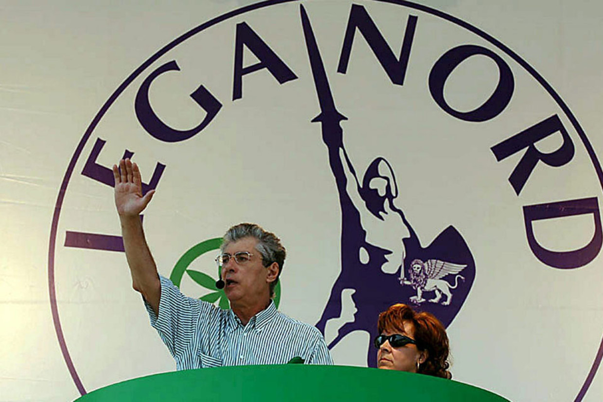 Lega Nord leider, Umberto Boss en zijn vrouw (EPA) Beeld 
