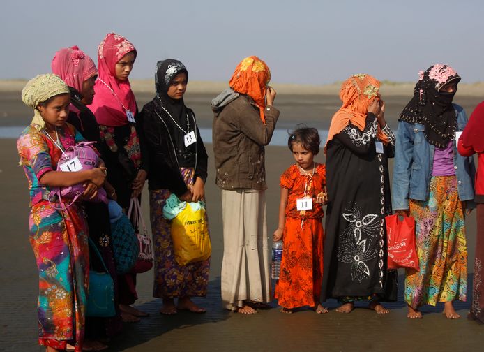Gevluchte Rohingya-vrouwen en hun kinderen.