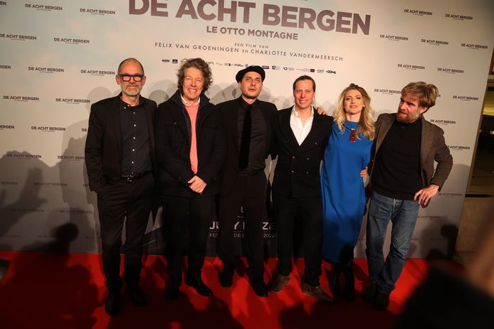 Het team achter 'De Acht Bergen'.