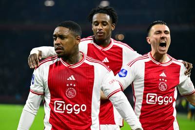 Eindelijk een zege: Ajax klopt Volendam in 'kelderkraker' en is weg van laatste plaats