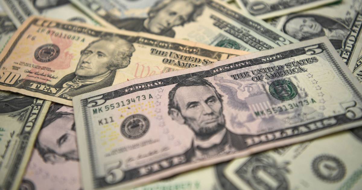 Dve ženy sú falošné … miliónové bankovky  Svet sa snaží predať