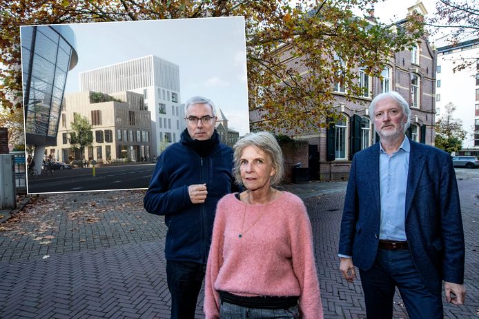 Een deel van het verzet tegen het  plan van Topicus in de Deventer binnenstad: (vlnr) Wilbert Stevens, Gabrielle Groothuis en Christian Huiskes.