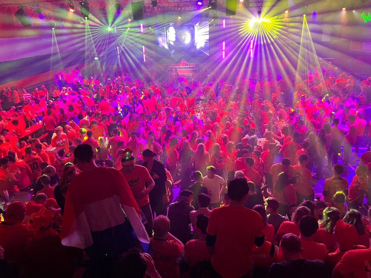 Zo viert heel Twente in het Oranje Stadion Tubbergen overwinning op de