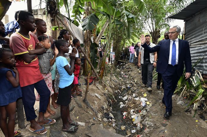 Minister van Buitenlandse Zaken Didier Reynders tijdens een bezoek aan Congo in 2017.