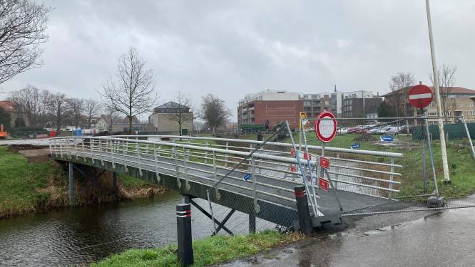 Populair fiets- en voetgangersbruggetje Havenfort Hulst tijdelijk weer open na klachten