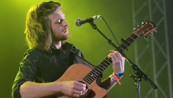 Dan San, sur une scène du Dour Festival, en 2012