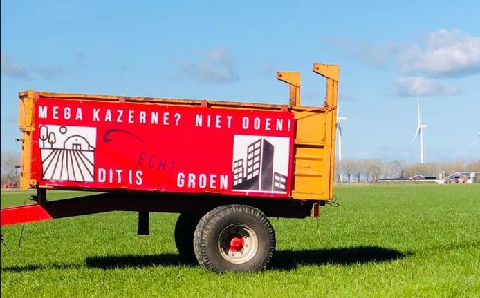Protest van de boeren in Zeewolde tegen de komst van de superkazerne.