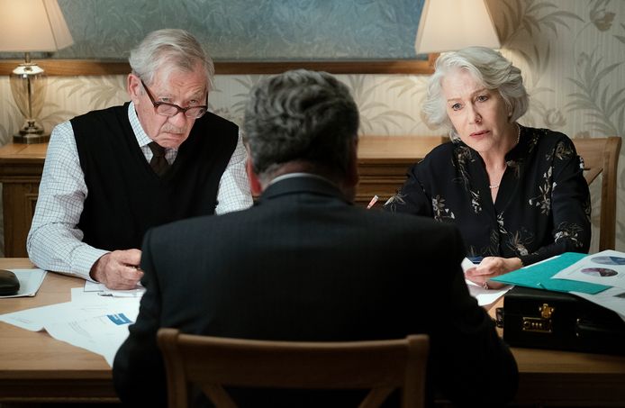 Ian McKellen en Helen Mirren in een scène van The Good Liar.