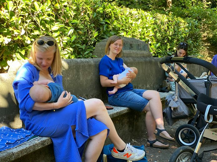 Borstvoedende mama's in het Citadelpark.