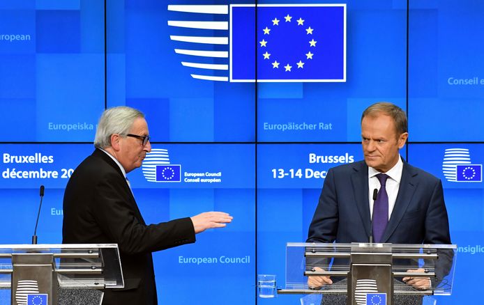 Voorzitter van de Europese Commissie Jean-Claude Juncker en voorzitter van de Europese raad Donald Tusk vandaag tijdens een persconferentie.