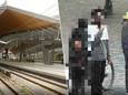 Op een video was te zien dat een onbekende man door een groep agressieve jongeren wordt afgeranseld en op het spoor van station Bijlmer wordt gegooid.