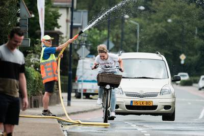 Fijne verfrissing voor fietsers op ‘tropische’ Terborgse brug