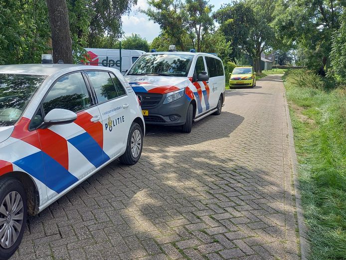 De hulpdiensten waren snel op de Hogelandseweg in Groesbeek bij de onwelgeworden pakketbezorger.