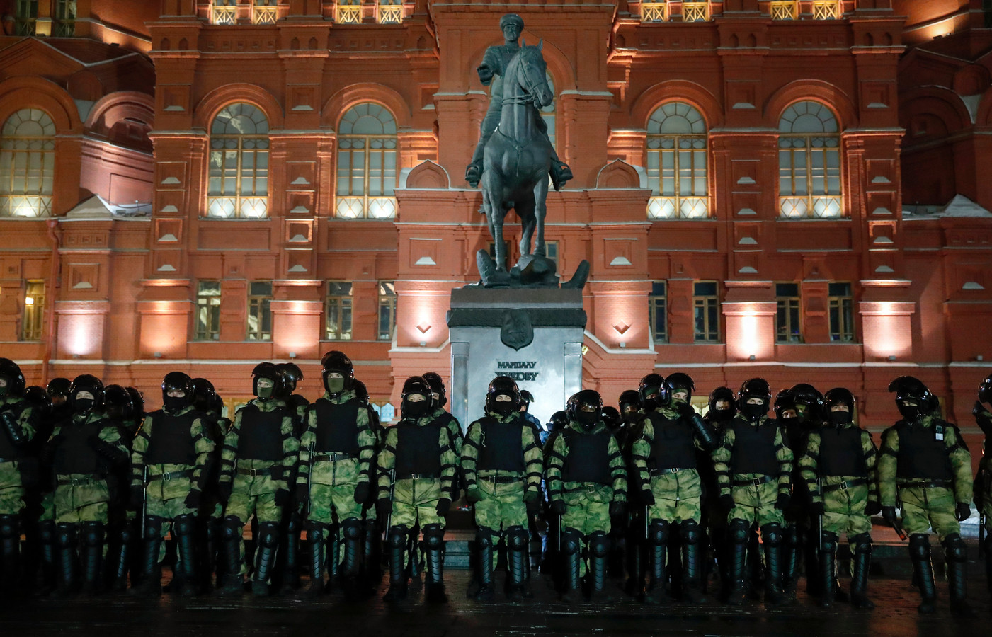 La garde nationale russe déployée sur la place Rouge mardi soir.