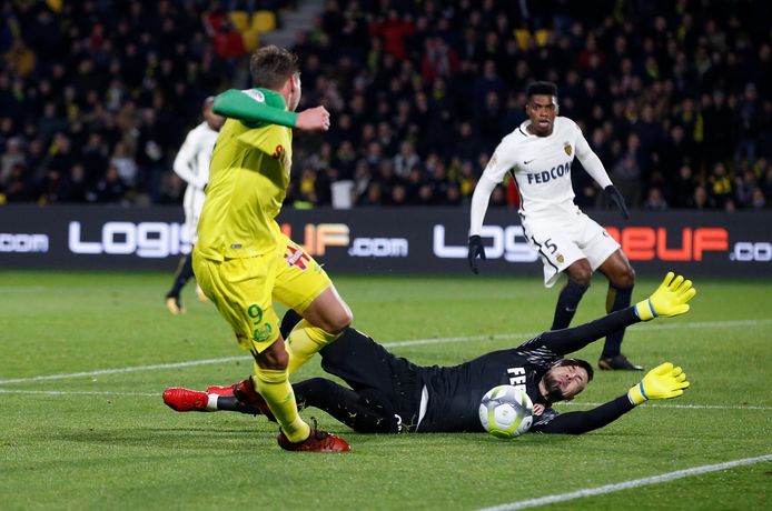 Subasic brengt redding in de wedstrijd tegen Nantes.