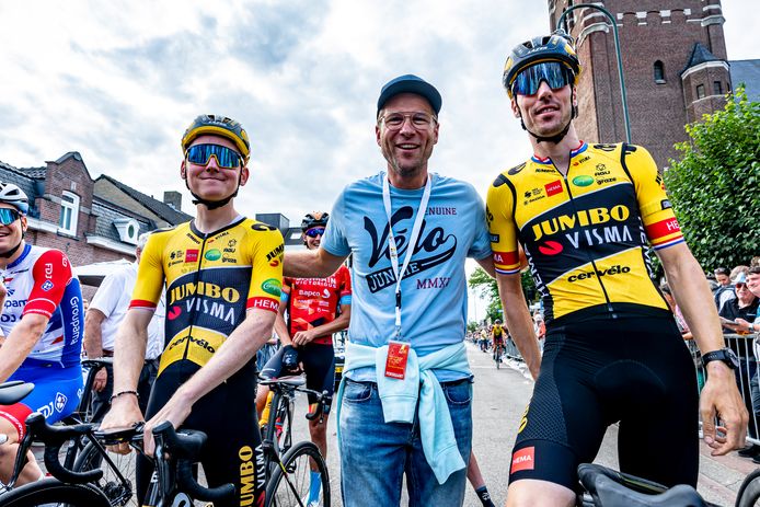 Sam Oomen (links) en Timo Roosen (rechts), met in het midden acteur/cabaretier Leo Alkemade.