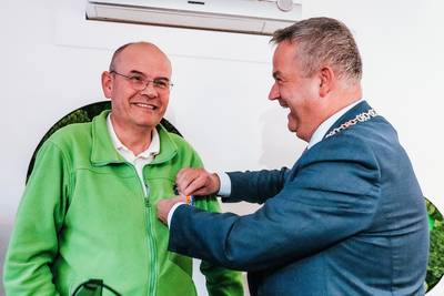 Lintje in Riel voor Nigel Turner, medeoprichter van Stichting Spoedeisende Hulp voor Kinderen