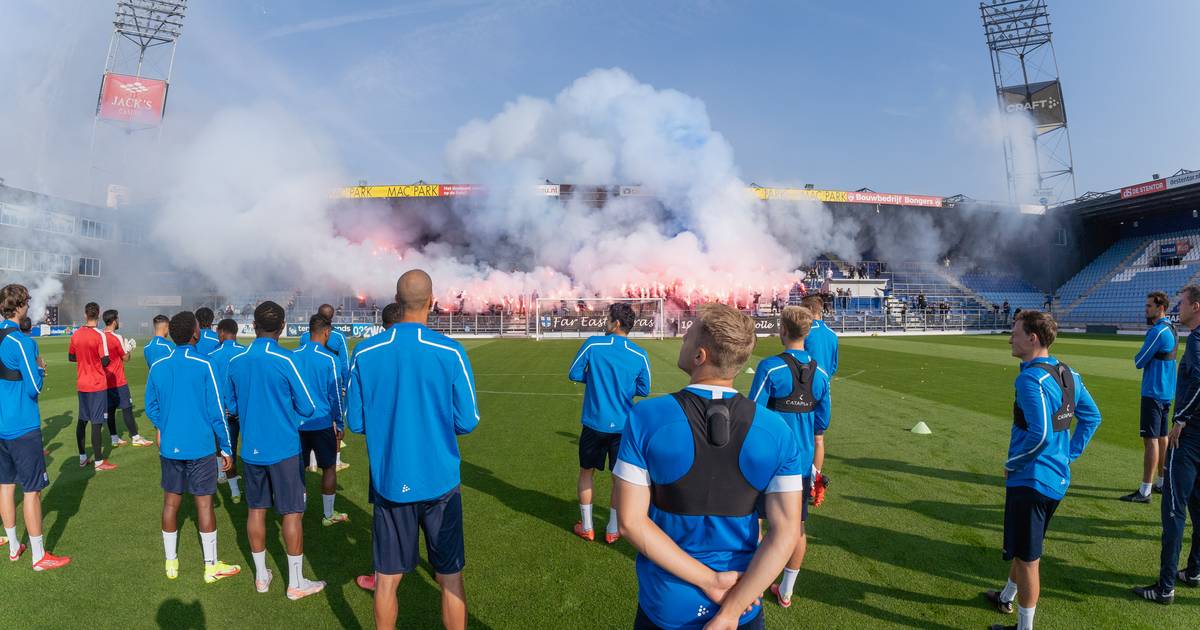 vijver Ontspannend ontslaan Vuurwerk en fakkels in PEC-stadion: 'Dit is de wedstrijd van het jaar. De  IJssel is van ons, dus dit moeten ze gewoon winnen' | IJsselderby |  destentor.nl