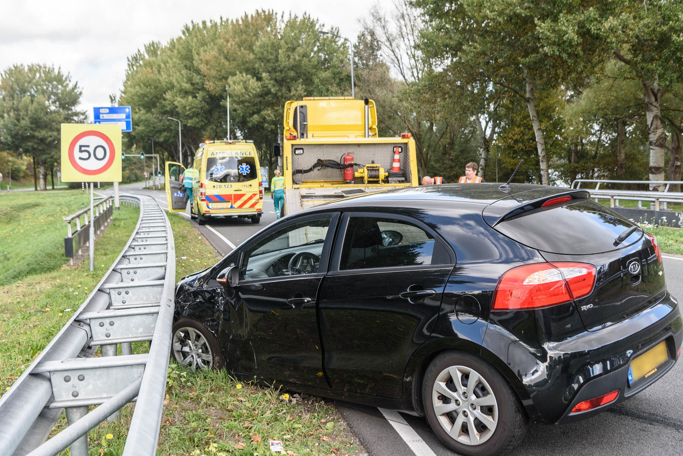 Verkeersopstopping Door Aanrijding Tussen Twee Auto'S In Breda | Foto |  Bndestem.Nl