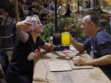 916.000 kijkers zien huwelijksreis Henk en Chantal: ‘Echte Turkse kapsalon eten’