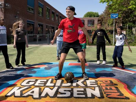 Baltovenaar Nasser El Jackson biedt Bossche jeugd houvast: ‘Ik wil een rolmodel zijn voor de kinderen’