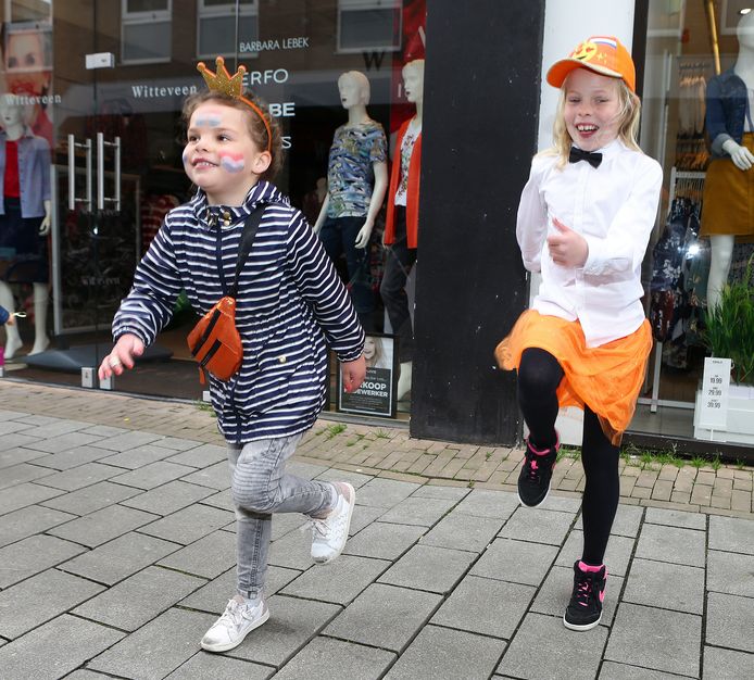 Dansende kinderen in Gorinchem, tijdens eerdere Koningsdagen.