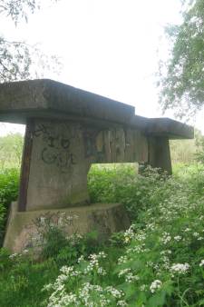 Vrees voor verdwijnen pijlers van nooit gebruikte Natobrug: ‘Maak er een monument van’ 