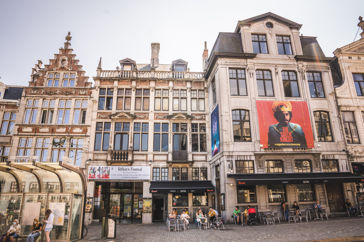 De Sphinx in Gent, aan de Sint-Michielsbrug. Beeld Wannes Nimmegeers