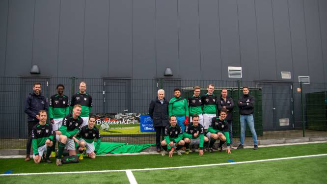 Nieuw kunstgrasveld zonder rubber van SV ’t Harde officieel geopend