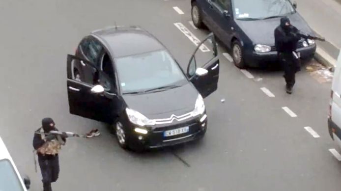 De broers Kouachi vlak na het bloedbad bij Charlie Hebdo