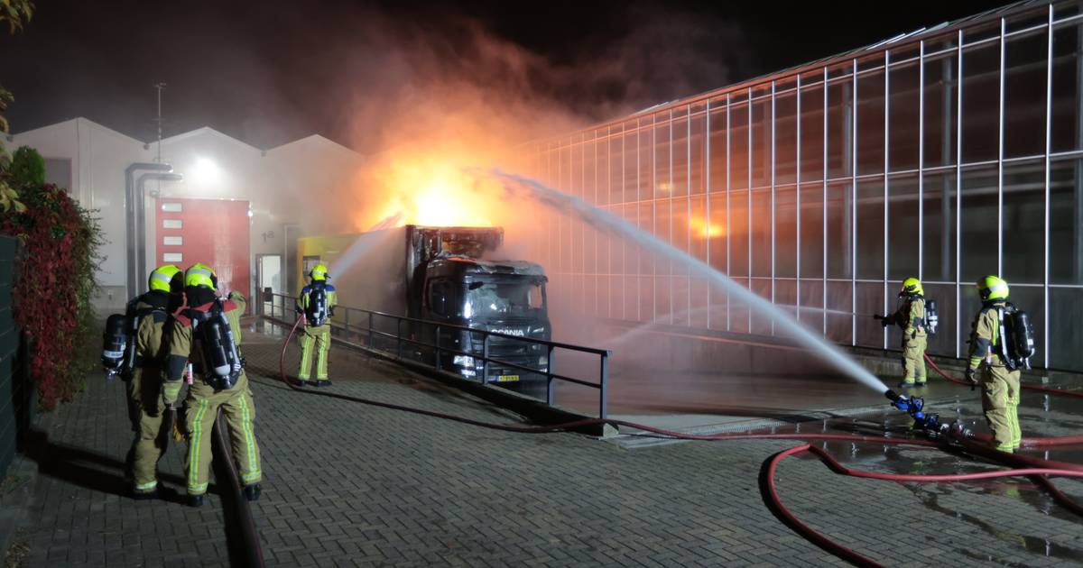 Middelbrand op Zwethlaan in Honselersdijk