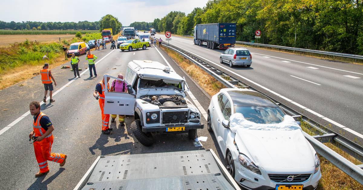 A28 richting Zwolle dicht na ernstig ongeval bij Wezep.