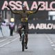 Wout Van Aert voert onemanshow op en ploegt Van der Poel na groots nummer op bijna drie minuten in Dendermonde