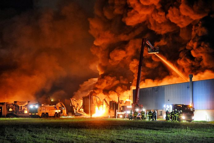 Zeer grote brand aan de Kroonstraat in Tilburg