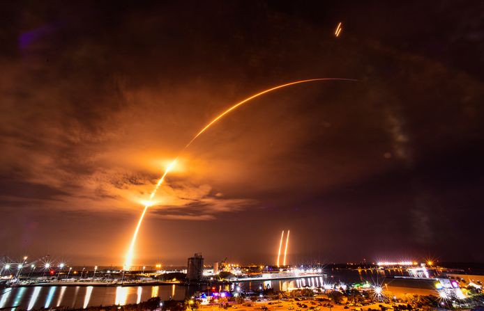 De lancering van de Falcon Heavy van SpaceX met aan boord de Jupiter 3.
