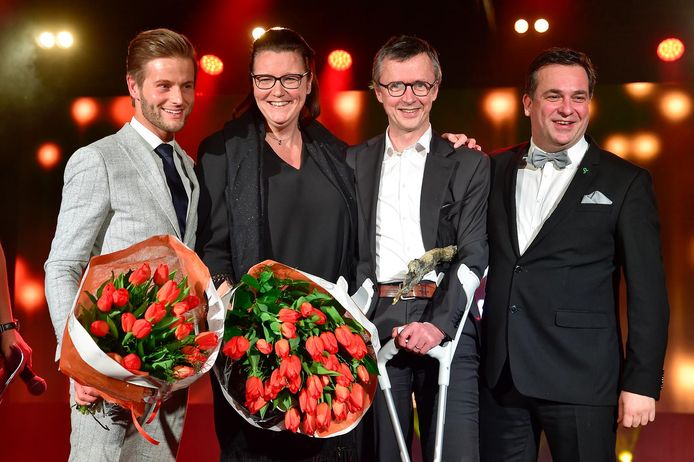 Ben Boury, Liesbeth Moortgat, laureaat dokter Willem Stockman en burgemeester Kris Declercq.