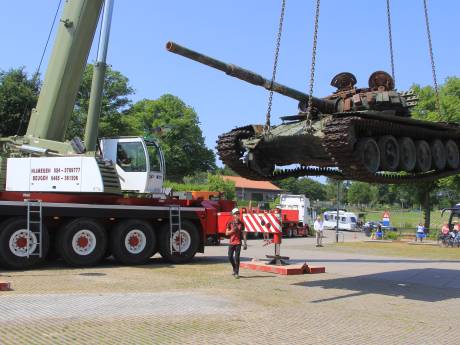 Uitgeschakelde Russische tank is weer terug bij het Vrijheidsmuseum in Groesbeek