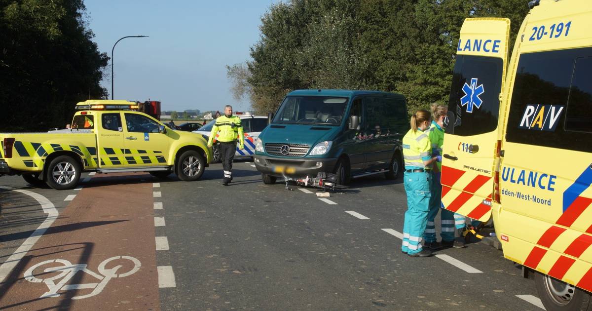 Twee fietsers gewond bij botsing met bestelbus in Waspik.
