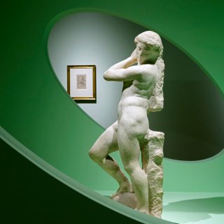 Naar de billen die Michelangelo tekende, kun je blijven kijken, ondanks zijn passie voor minderjarigen