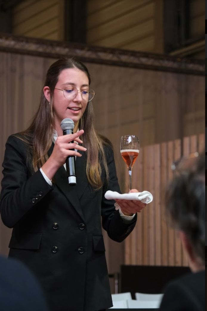 Mechelse Kato van Hotelschool Ter Duinen wint beste junior Champagne-sommelier