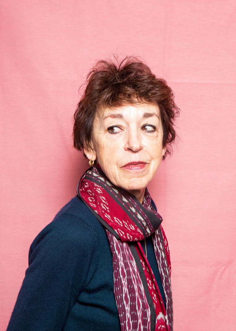 ‘Zo’n nominatie is als een lampje dat iemand weer op je boek richt, al ben ik niet zo’n fan van dat prijzencircus. Literaire prijzen doen je je onschuld verliezen.’
 Beeld Hilde Harshagen
