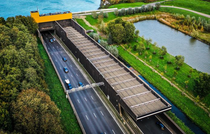 Luchtfoto van de Heinenoordtunnel in 2022.